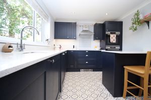 Kitchen/Breakfast Room- click for photo gallery